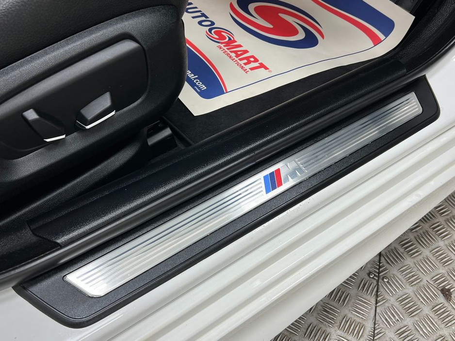 2016 BMW 5 Series - image 27