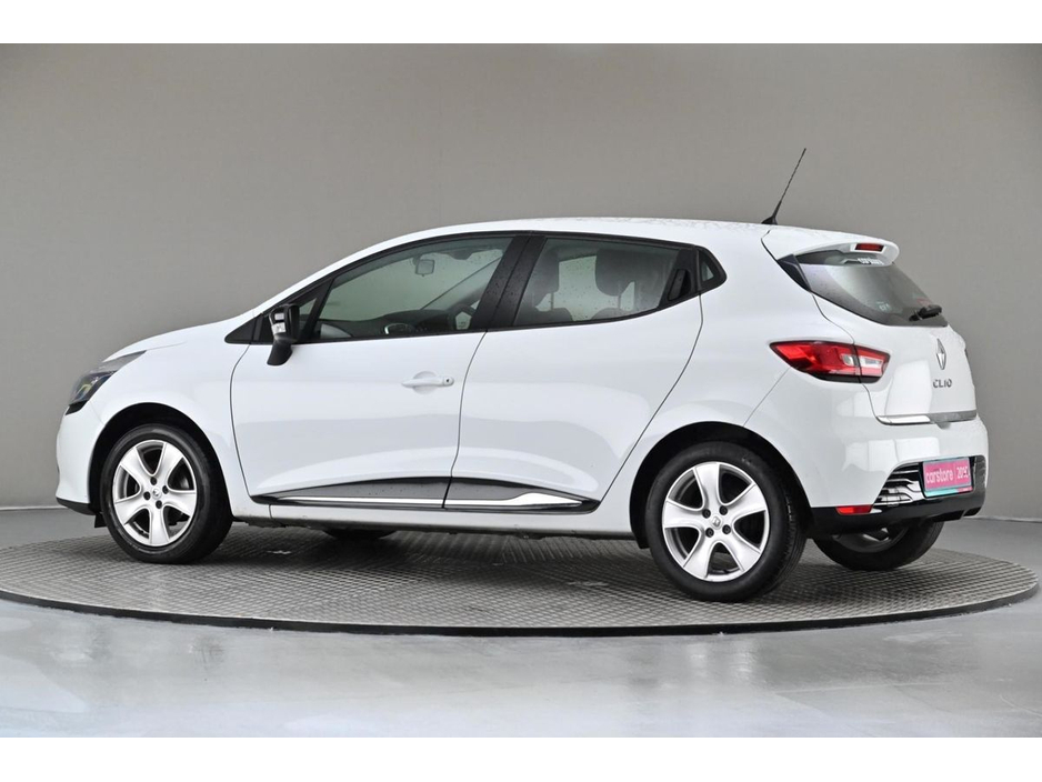 2016 Renault Clio - image 6