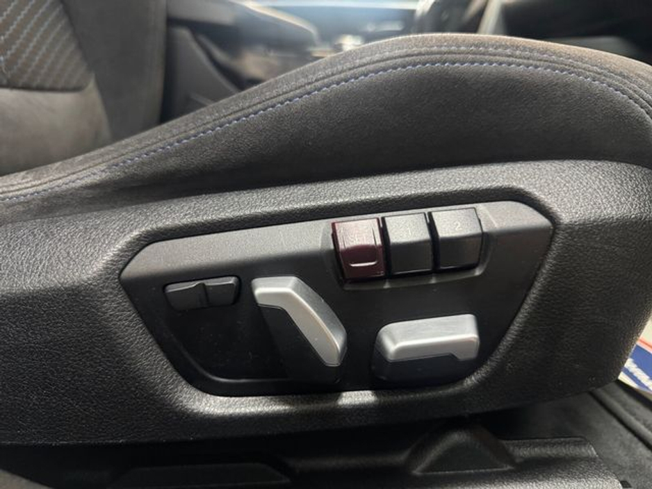 2018 BMW 3 Series - image 22