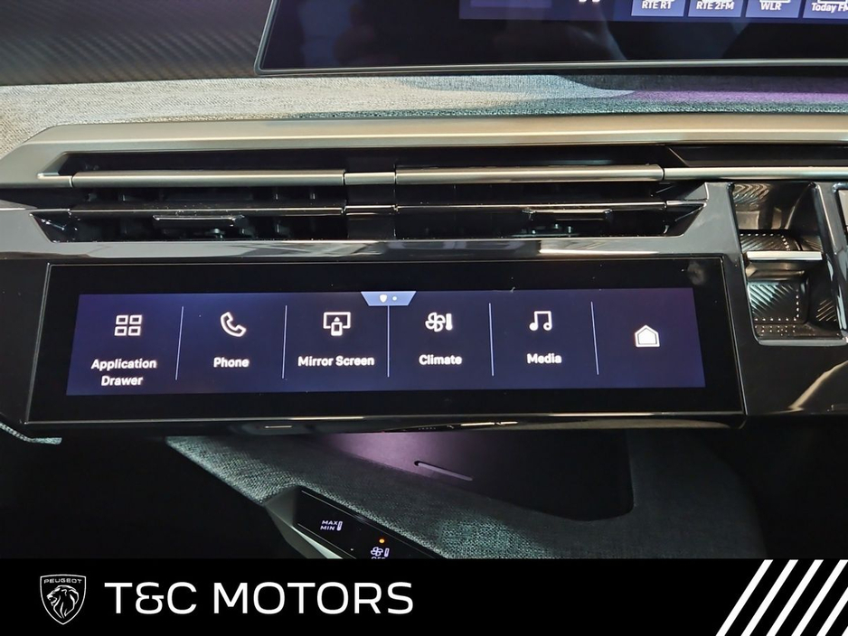 2025 Peugeot 5008 Allure Model 73kwh 210hp 500kms Range - Detachable Tow Bar €49,495