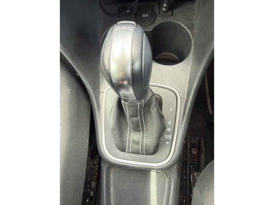 2015 Volkswagen Polo - image 11