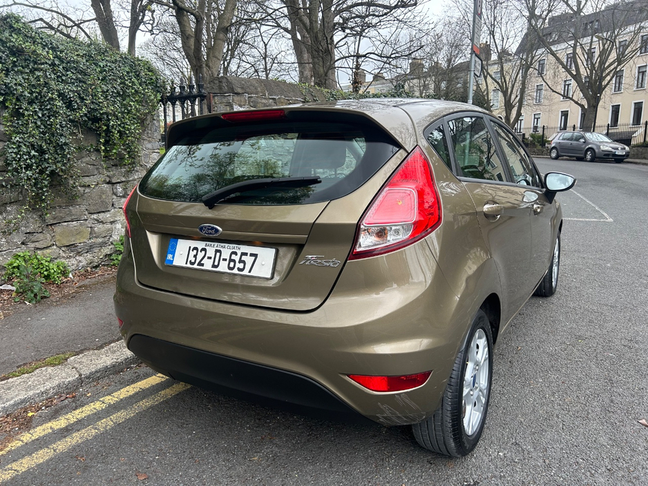 2013 Ford Fiesta - image 8