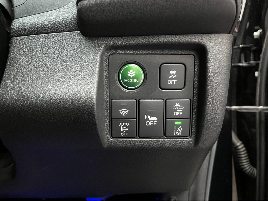 2017 Honda Vezel €17950 2017 HONDA VEZEL Z HYBRID SENSING 1.5 AUTOMATIC / CRUISE CONTROL / REVERSE CAMERA / HEATED SEATS AND MORE €17,950