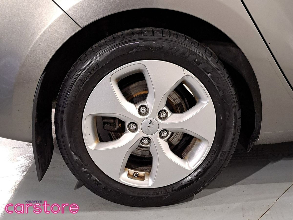 2016 Kia Carens - image 14