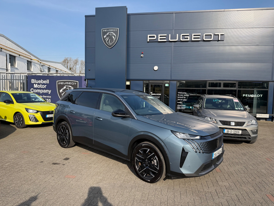 2025 Peugeot 5008 - image 2