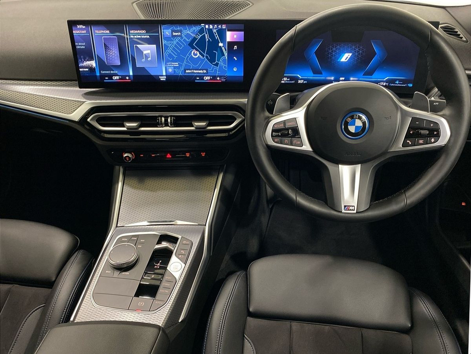 2024 BMW 3 Series - image 5