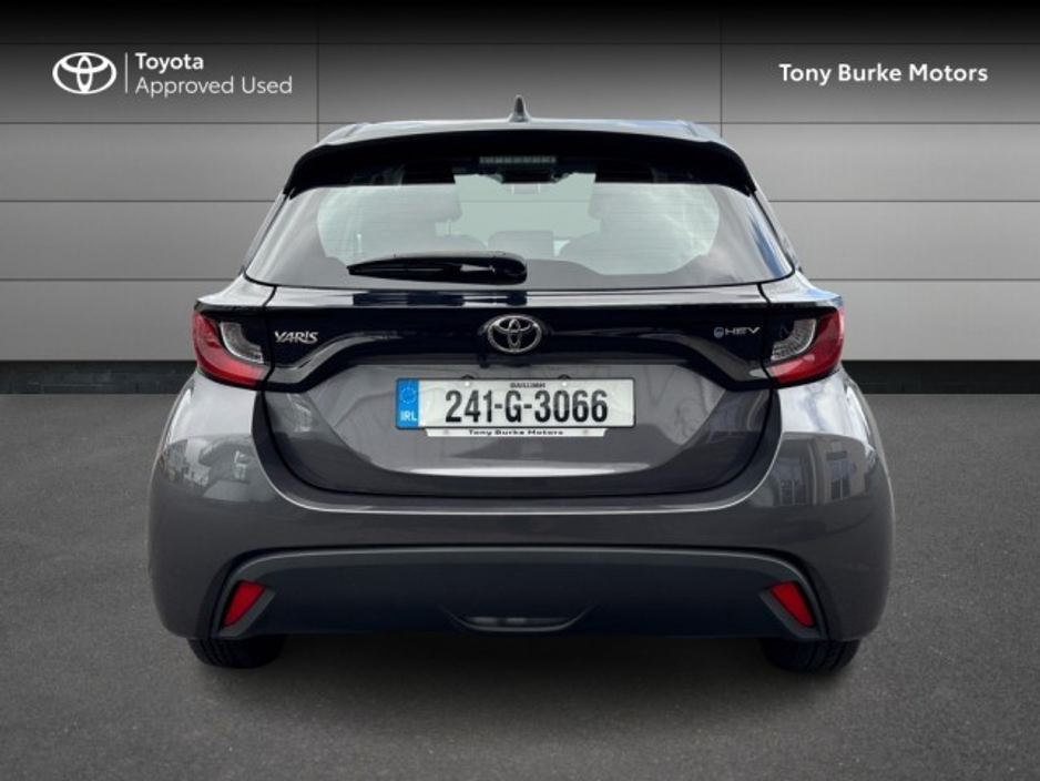 2024 Toyota Yaris - image 6
