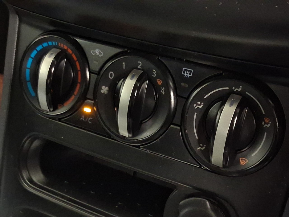 2013 Nissan Qashqai - image 7