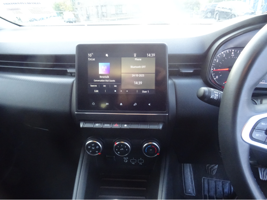 2022 Renault Clio - image 13