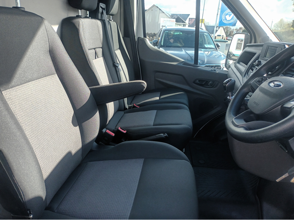 2022 Ford Transit - image 9