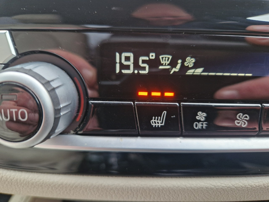 2018 BMW 5 Series - image 40