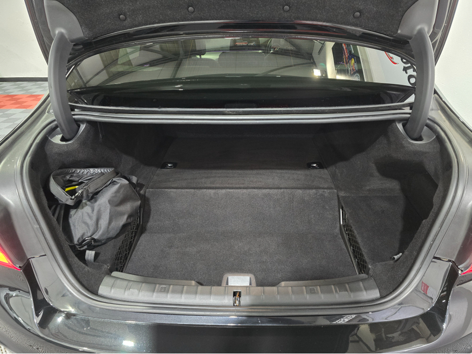 2019 BMW 5 Series - image 12