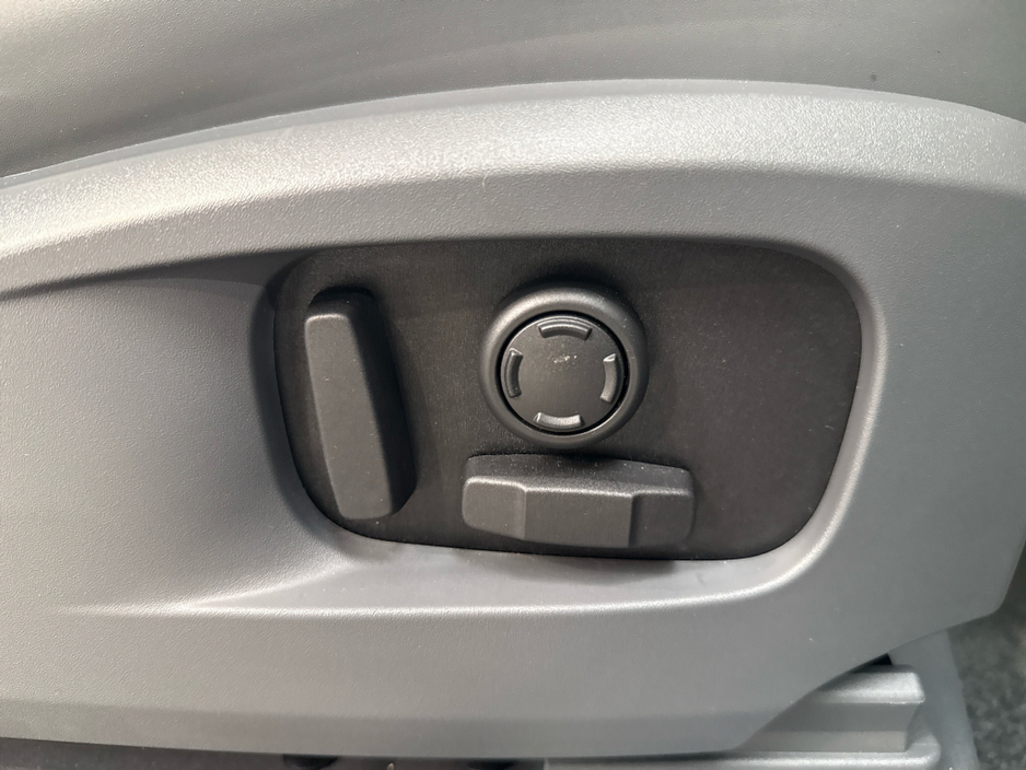 2025 Land Rover Defender - image 19