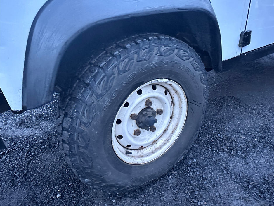 2012 Land Rover Defender - image 16