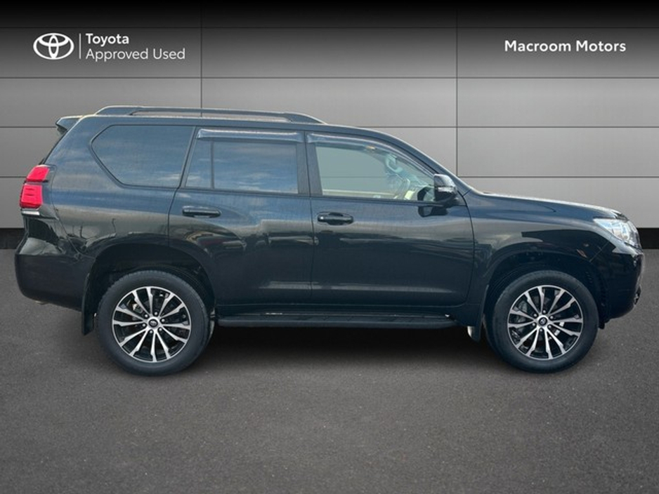 2023 Toyota Landcruiser - image 3