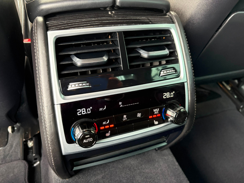 2020 BMW 7 Series - image 10