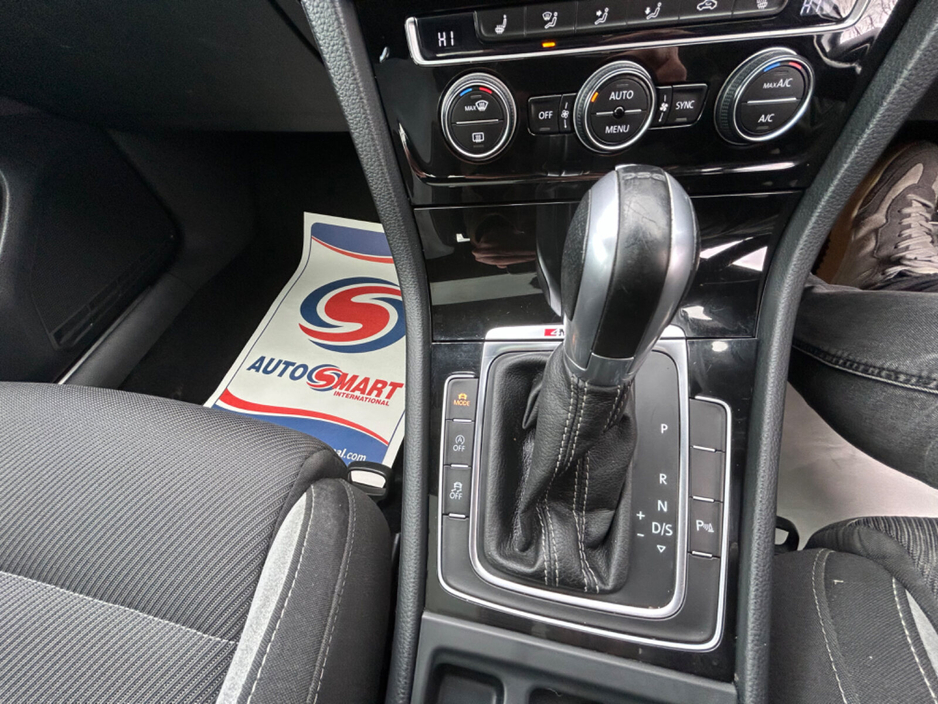 2017 Volkswagen Golf - image 24