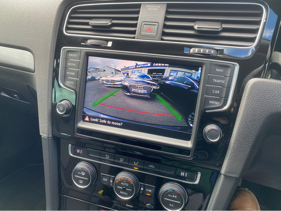 2016 Volkswagen Golf - image 11