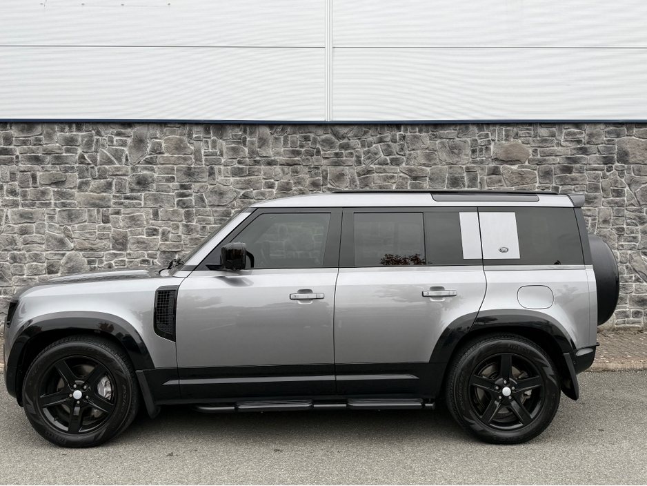 2021 Land Rover Defender - image 3