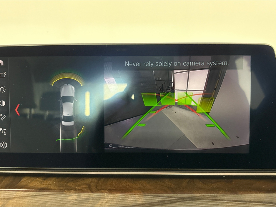 2019 BMW 5 Series - image 18