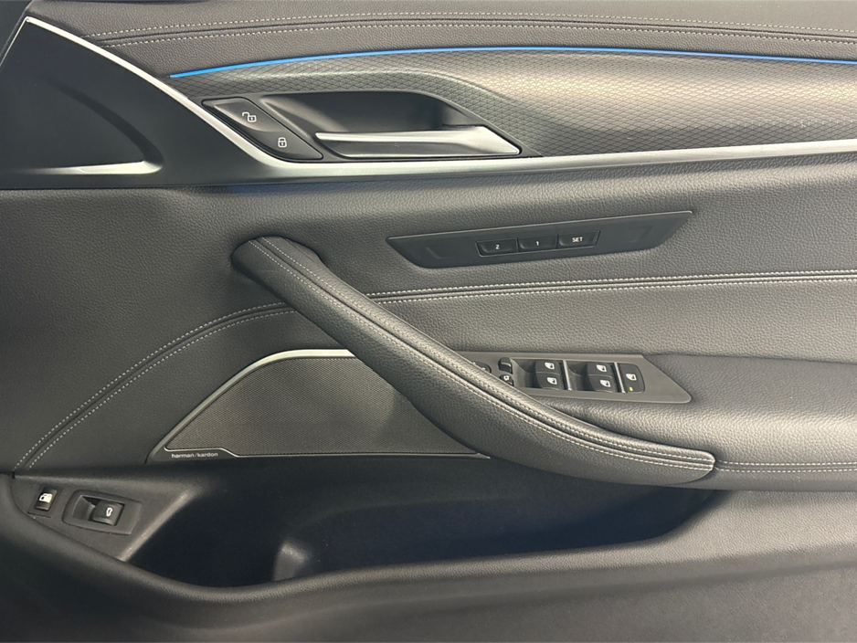 2021 BMW 5 Series G31 E M SPORT TOURING**NEW 20"ALLOYS**HEATED STEERING WHEEL**FRONT HEATED ELECTRIC MEMORY SEATS**HEADS UP DISPLAY**TOUCH SCREEN MEDIA DISPLAY**BLACK LEATHER INTERIOR**HARMON KARDON**REVERSE CAMERA** €32,995