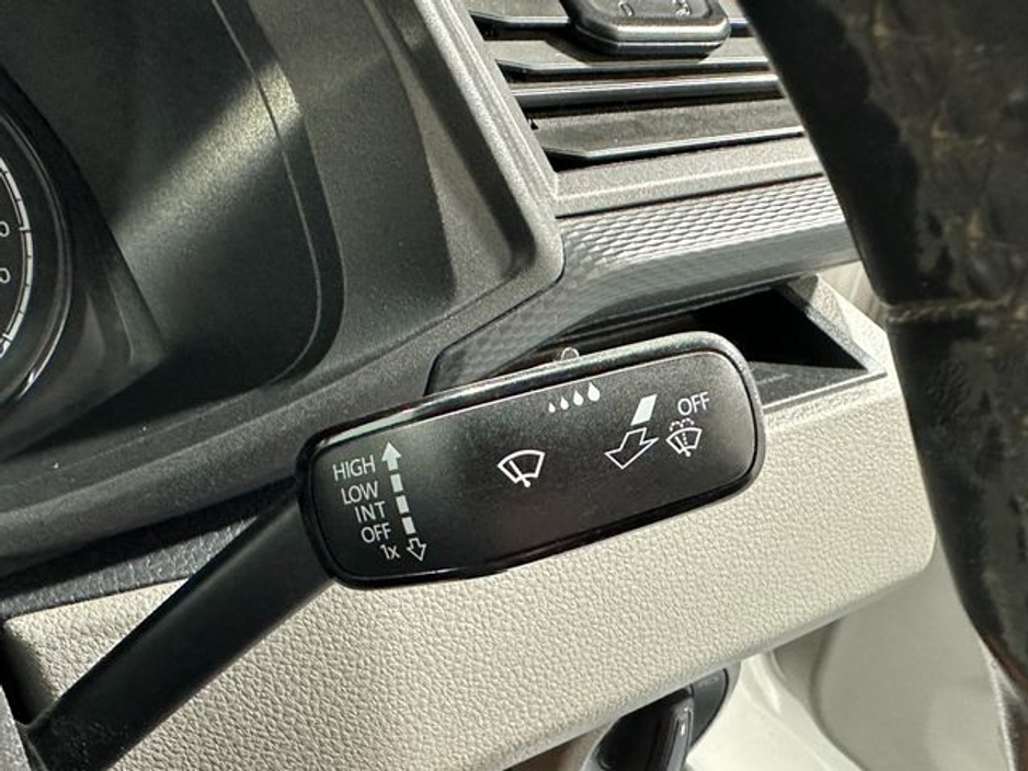 2021 Volkswagen Transporter - image 17