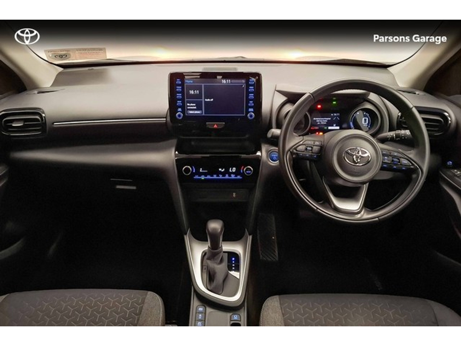 2023 Toyota Yaris Cross - image 4