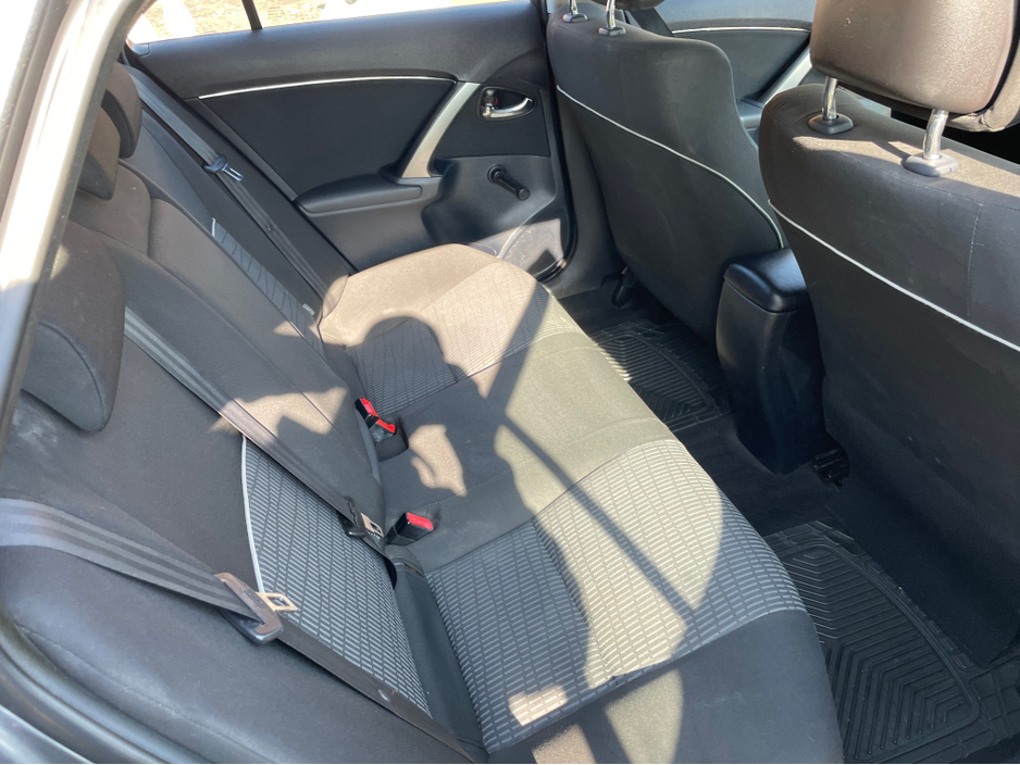 2013 Toyota Avensis - image 16