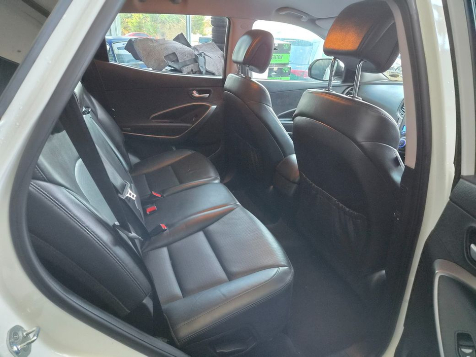 2015 Hyundai Santa Fe - image 3