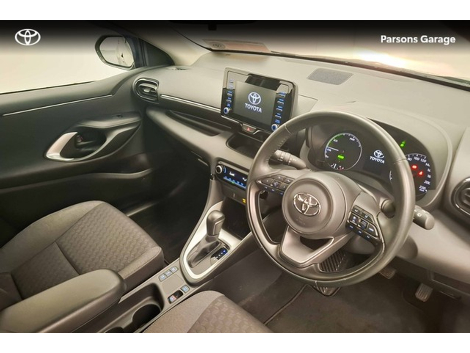 2023 Toyota Yaris - image 7