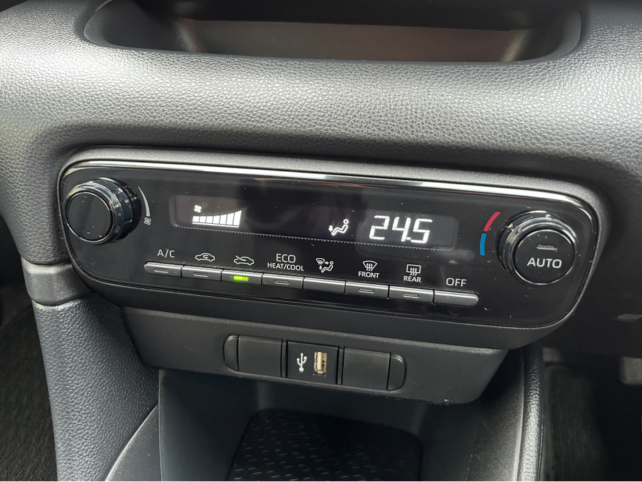 2022 Toyota Yaris - image 17