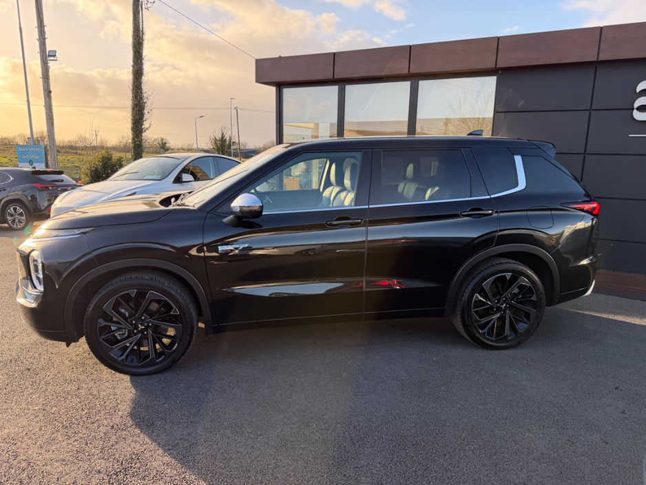 2023 Mitsubishi Outlander - image 46