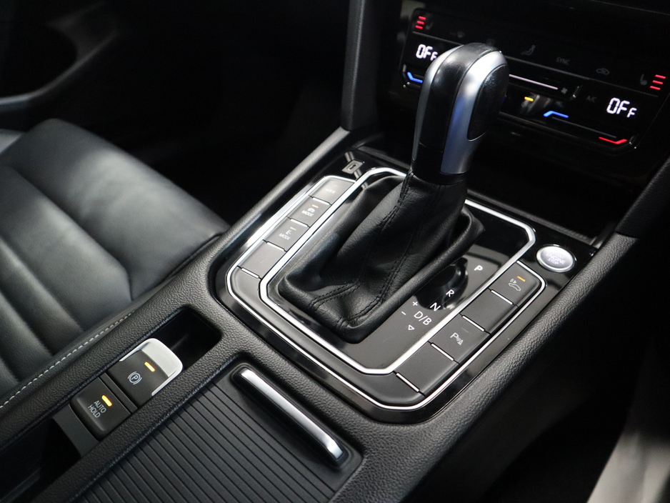 2021 Volkswagen Passat - image 23