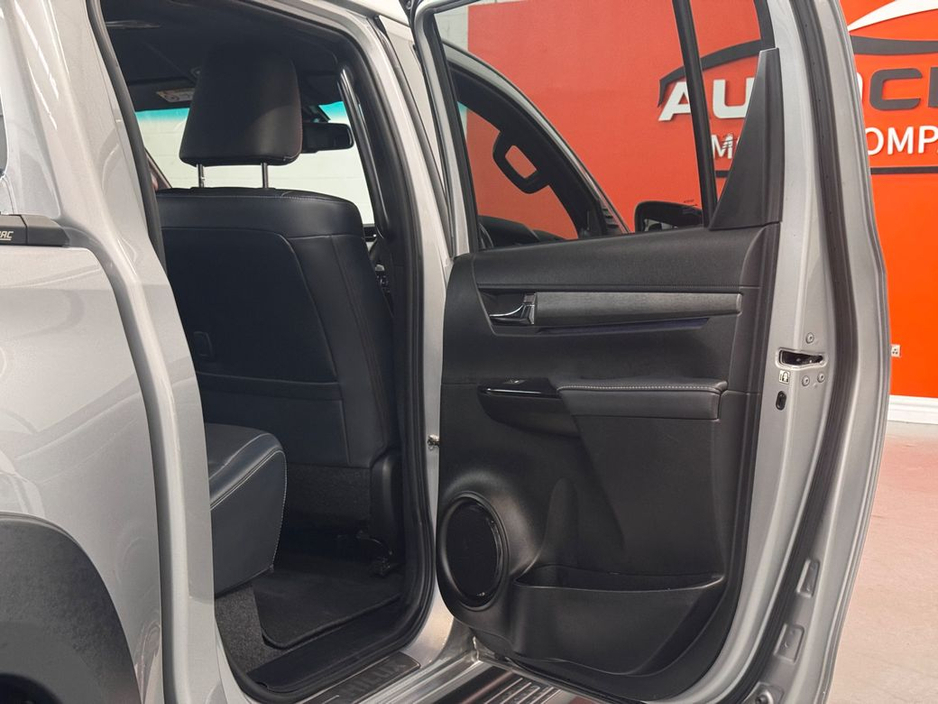2023 Toyota Hilux - image 22
