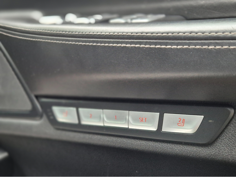 2016 BMW 7 Series - image 14