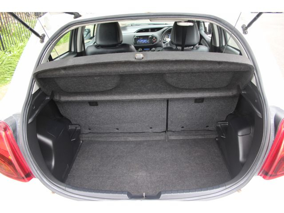 2016 Toyota Yaris - image 18