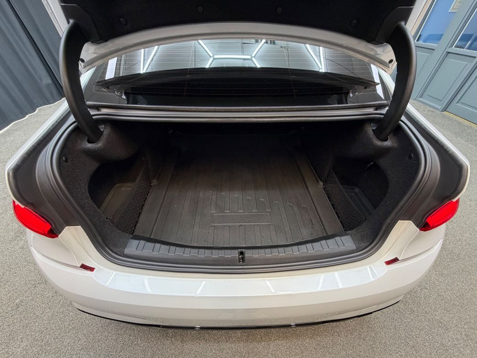 2019 BMW 3 Series - image 35