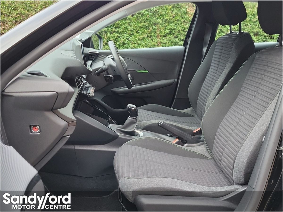 2025 Peugeot 208 - image 11