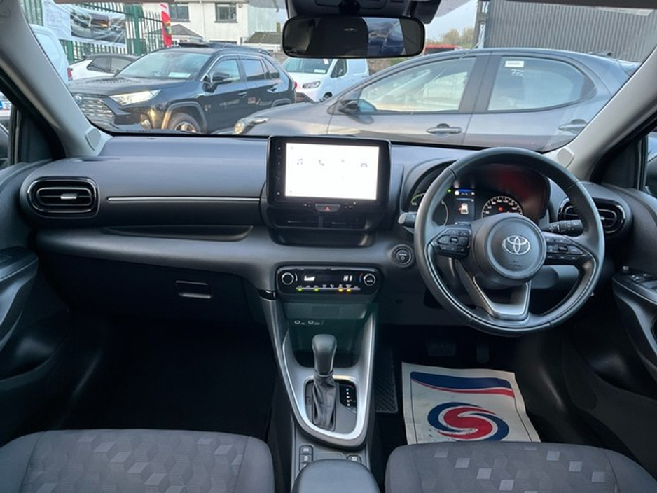 2025 Toyota Yaris FRESH SELECTION OF TRADE-INS YARIS HYBRID 1.5 LUNA €28,000