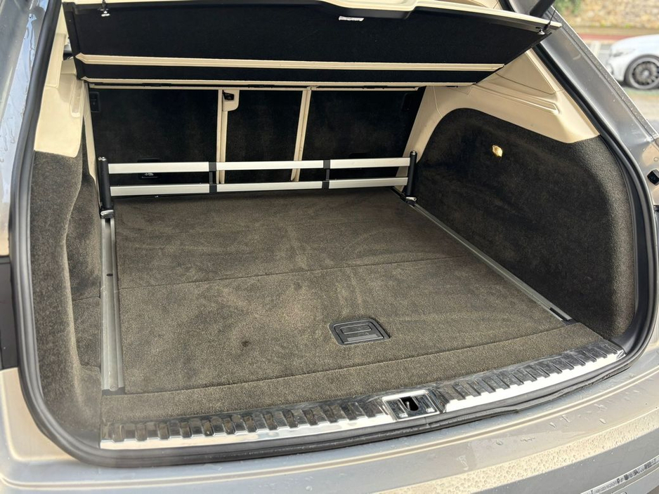 2016 Bentley Bentayga - image 39
