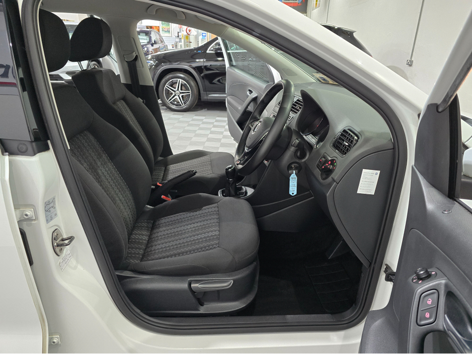 2017 Volkswagen Polo - image 7