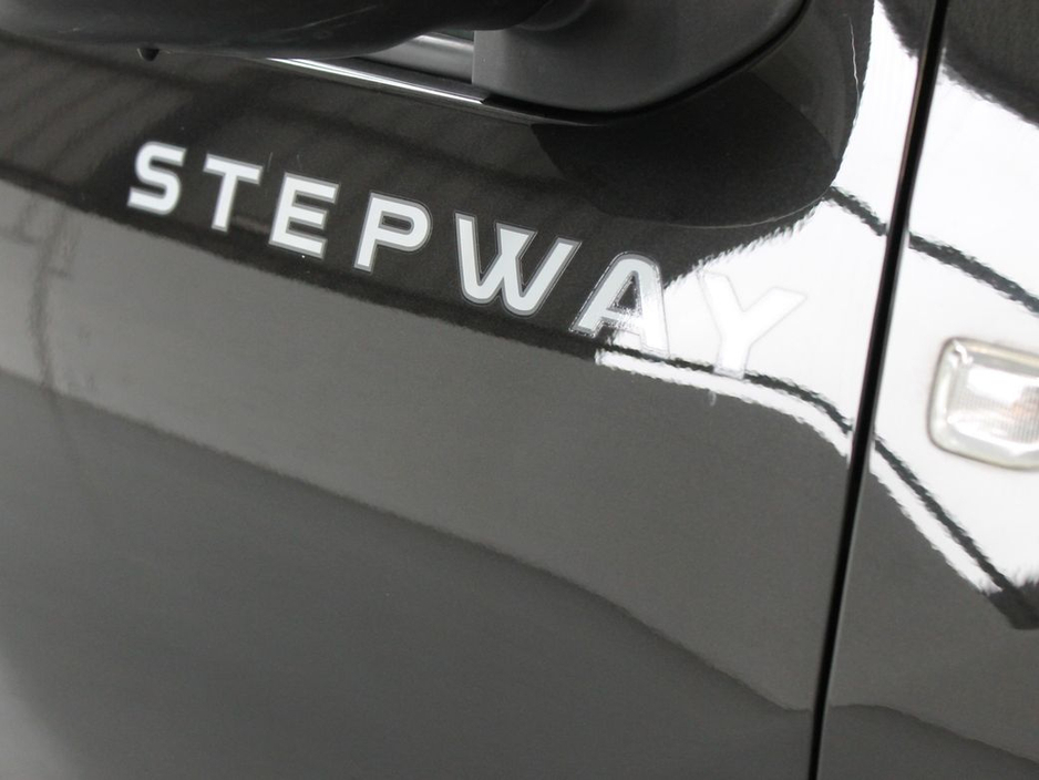 2020 Dacia Sandero - image 25