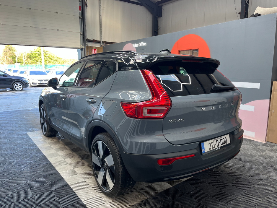 2022 Volvo XC40 - image 4
