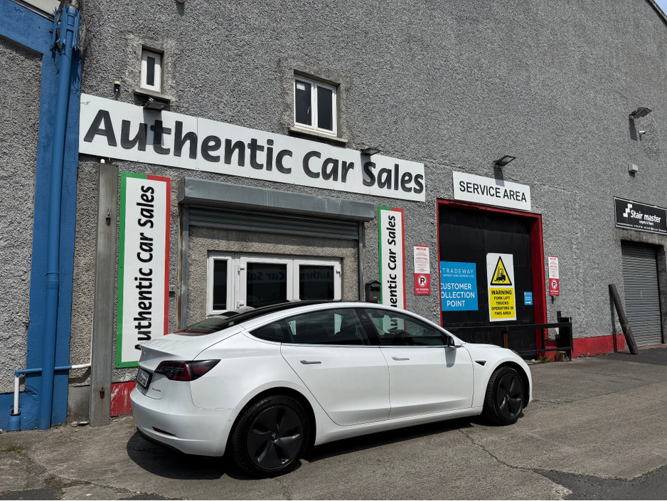 2019 Tesla Model 3 - image 4