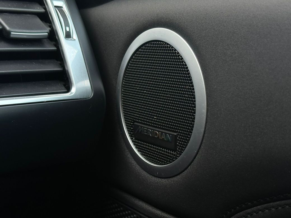 2024 Land Rover Discovery - image 18