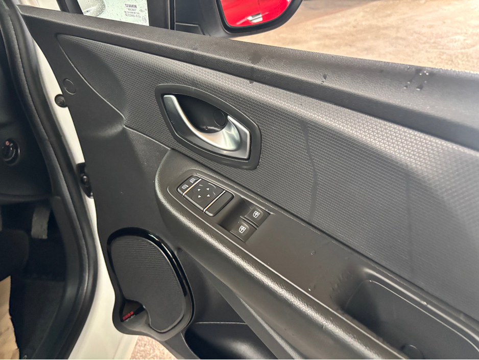 2019 Renault Clio - image 7