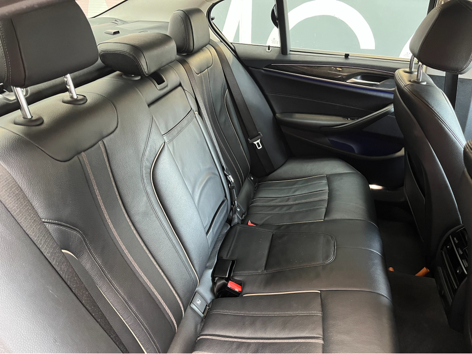 2018 BMW 5 Series - image 11