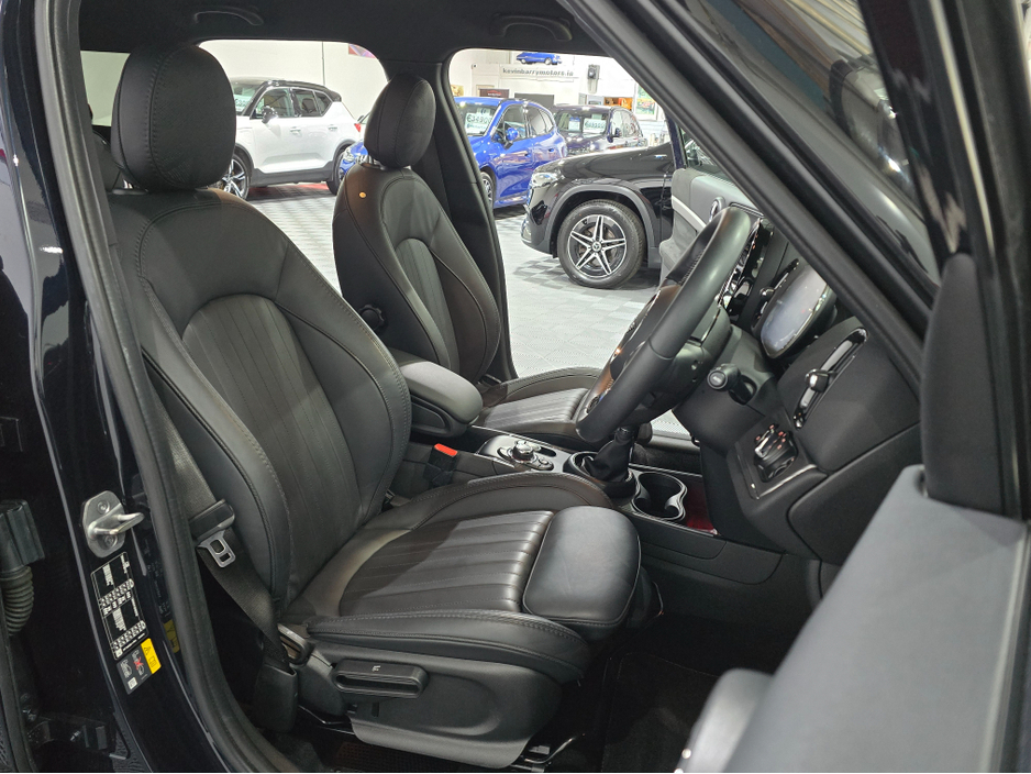 2023 MINI Countryman - image 8