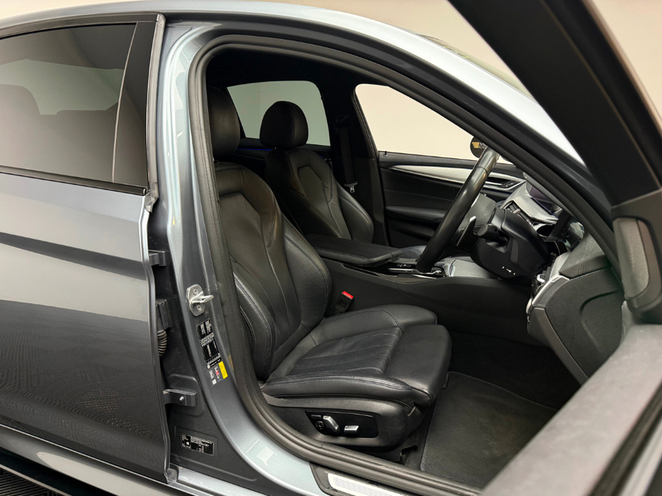 2019 BMW 5 Series - image 11