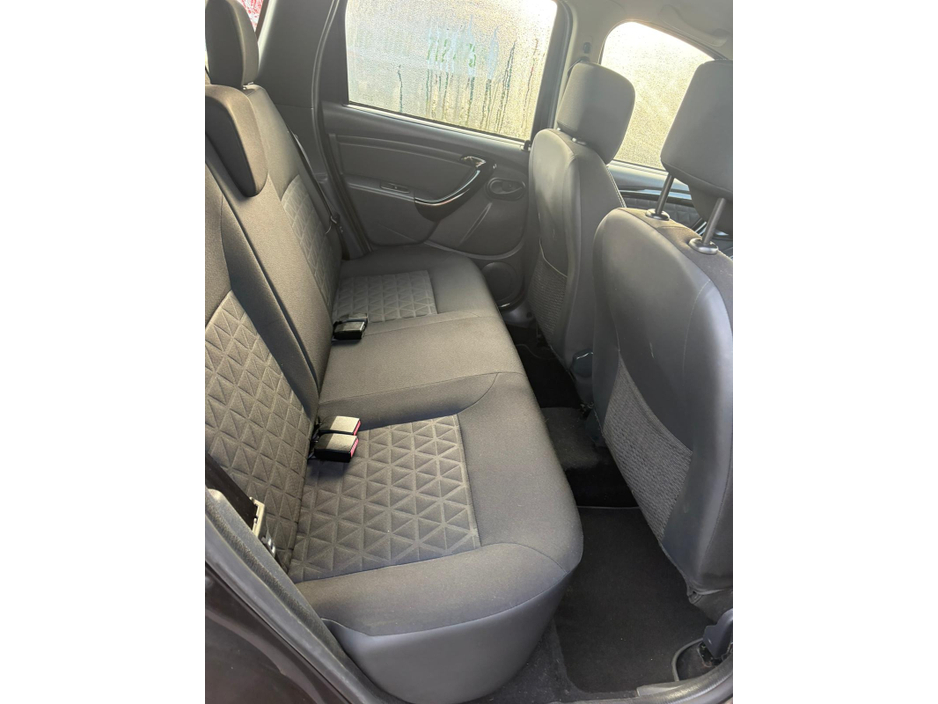 2015 Dacia Duster SIGNATURE 1.5 DCI 110 4X €8,950